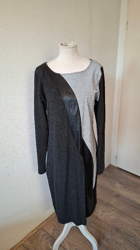 Elsewhere stijlvolle jurk met asymmetrische vlakken maat L, Kleding | Dames, Elsewhere, Zwart, Maat 42/44 (L), Ophalen of Verzenden