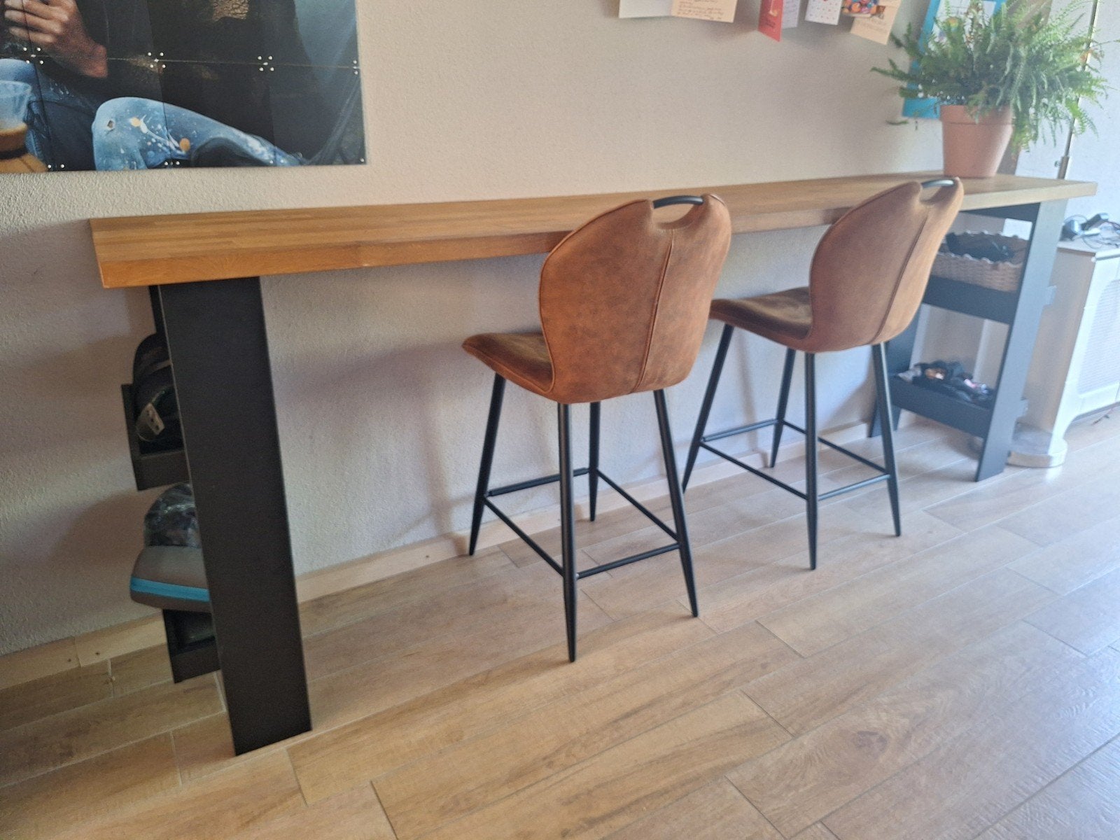 Lange bar met 2 barkrukken, Ophalen, Gebruikt, Met voetsteun, 60 tot 90 cm