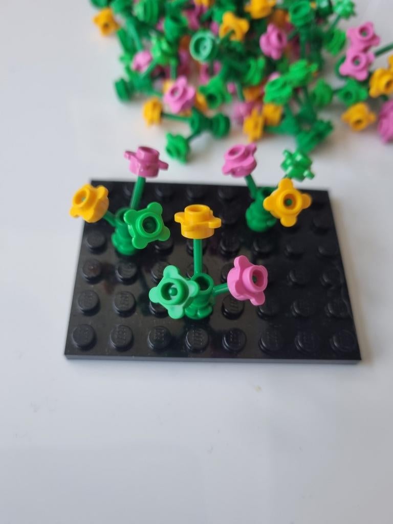 32 nieuwe lego bloemen met drie kleuren bloempjes, Kinderen en Baby's, Speelgoed | Duplo en Lego, Ophalen, Overige thema's, Lego