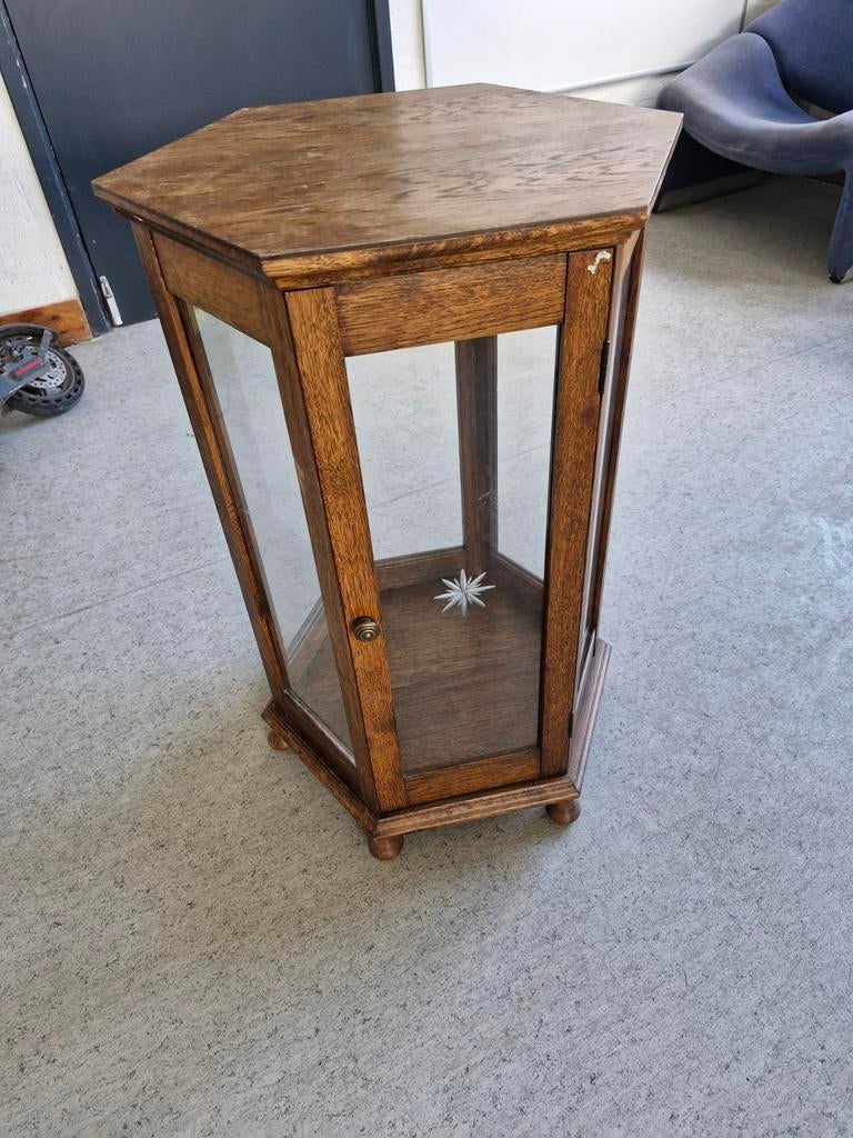 Vitrinekastje/bijzettafel, Ophalen