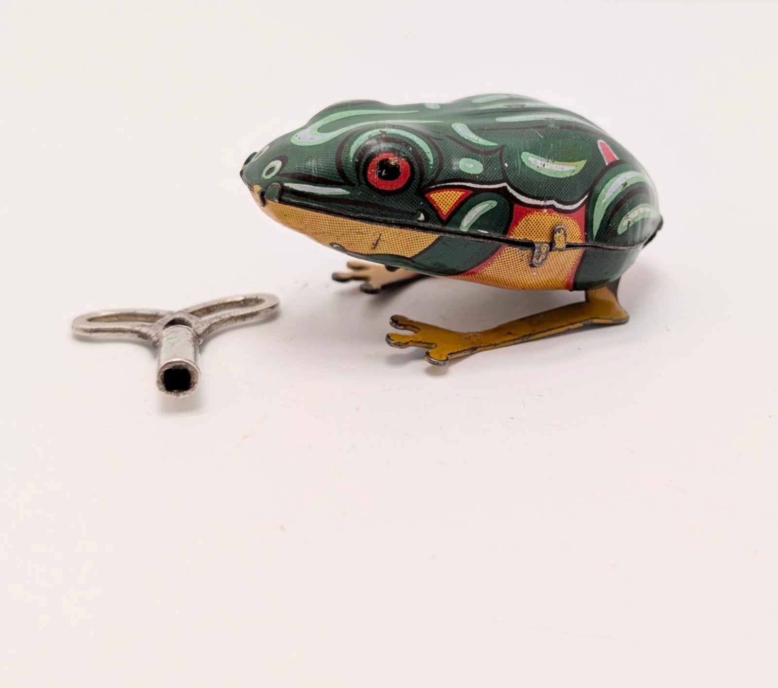 Vintage groene opwindkikker, gemerkt D.R.G.M., Sieraden, Tassen en Uiterlijk, Overige materialen, Minder dan 4 cm, Ophalen of Verzenden