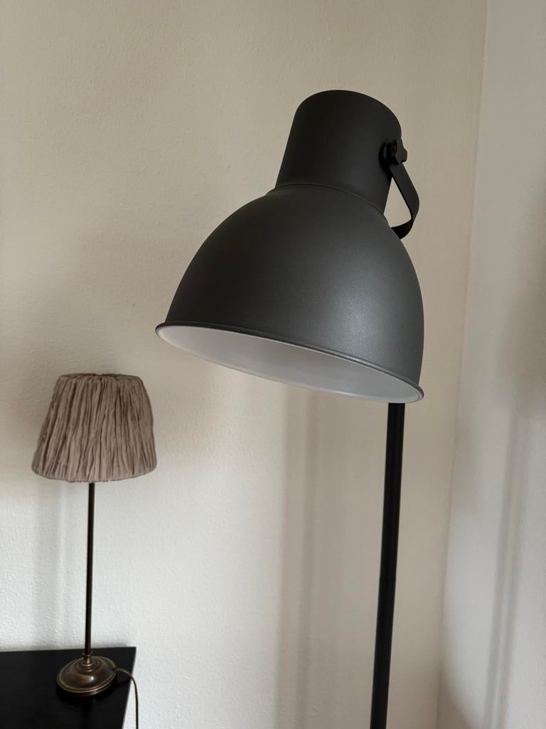 Set van 3 grijze industriële lampen (Ikea), Huis en Inrichting, Lampen | Hanglampen, Ophalen, Zo goed als nieuw, Metaal, Minder dan 50 cm