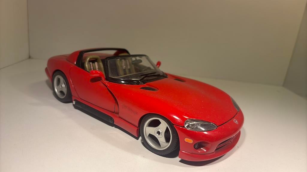 Dodge viper rood  Bburago 1.18