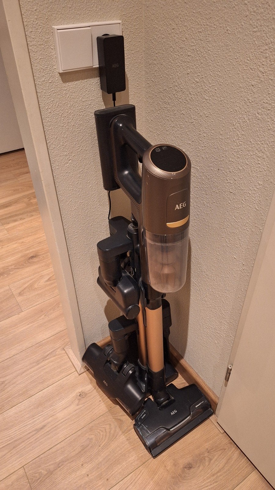 AEG Ultimate 8000 Draadloze Steelstofzuiger, Witgoed en Apparatuur, Ophalen, Gebruikt, Draadloos, Reservoir
