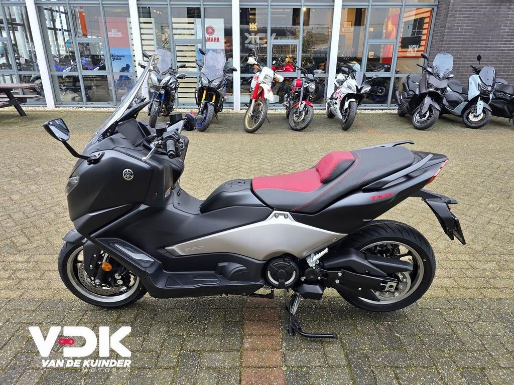 YAMAHA TMAX 25TH ANNIVERSARY (bj 2026), Bedrijf, Onbekend, 652 cc, YAMAHA