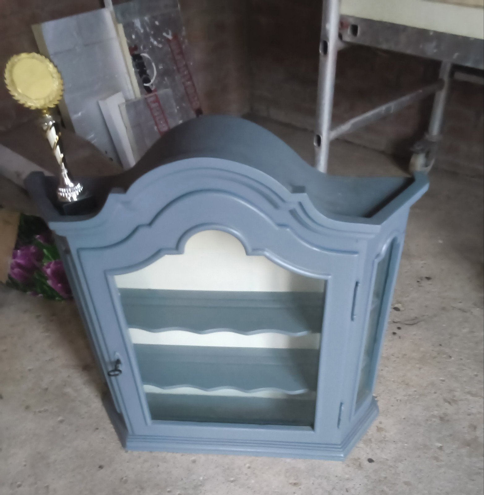vitrine kastje, Ophalen