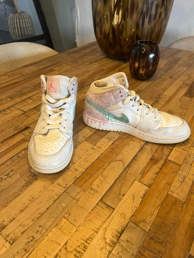 Nike Air Jordan 1 Mid SE 'Paint Drip' sneakers maat 36.5, Kleding | Dames, Ophalen of Verzenden, Gedragen, Wit, Sneakers of Gympen