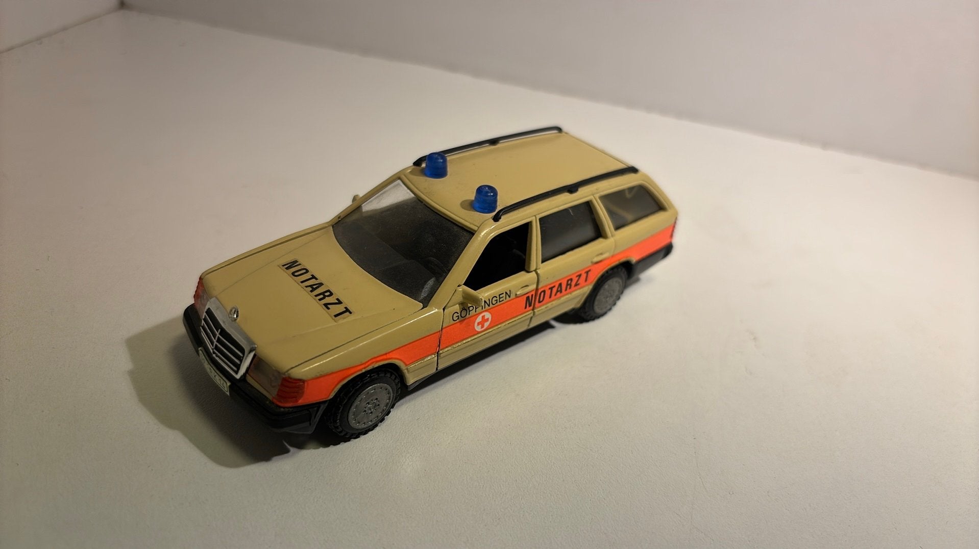 Mercedes benz 200td turbo notarzt marklin 1.32, Overige merken, Auto, Ophalen of Verzenden, A