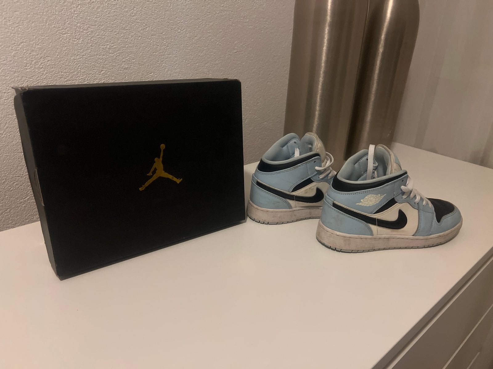 Nike Air Jordan 1 Mid (GS) - Ice Blue/Black/Sail-White, Ophalen, Gedragen, Blauw, Sneakers of Gympen