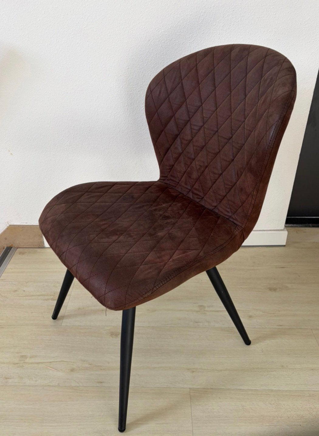 4 Leuke bruine eetkamerstoelen, Ophalen, Zo goed als nieuw, Bruin, Stof