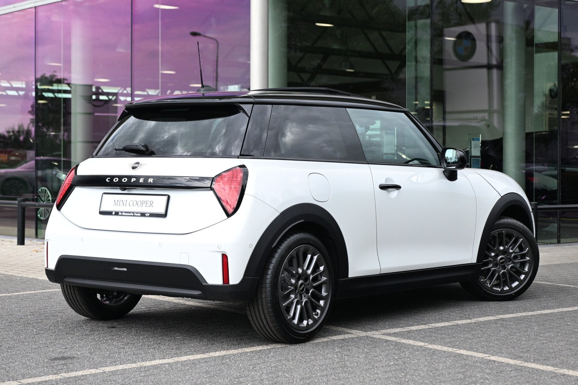 MINI Hatchback Cooper C Automaat / Classic / Pakket M / 17", Auto's, Dealer onderhouden, Stof, 156 pk, 4 stoelen