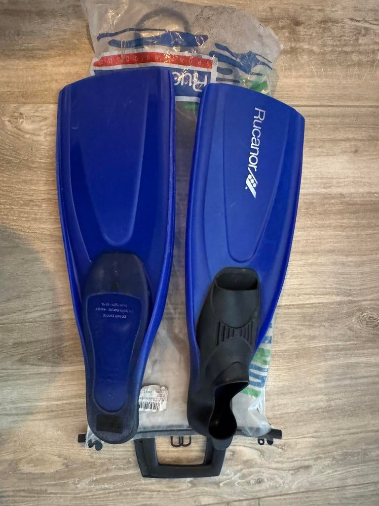 Rucanor zwemflippers, Watersport en Boten, Duiken, Ophalen of Verzenden, Zo goed als nieuw, Zwem- of Duikvliezen