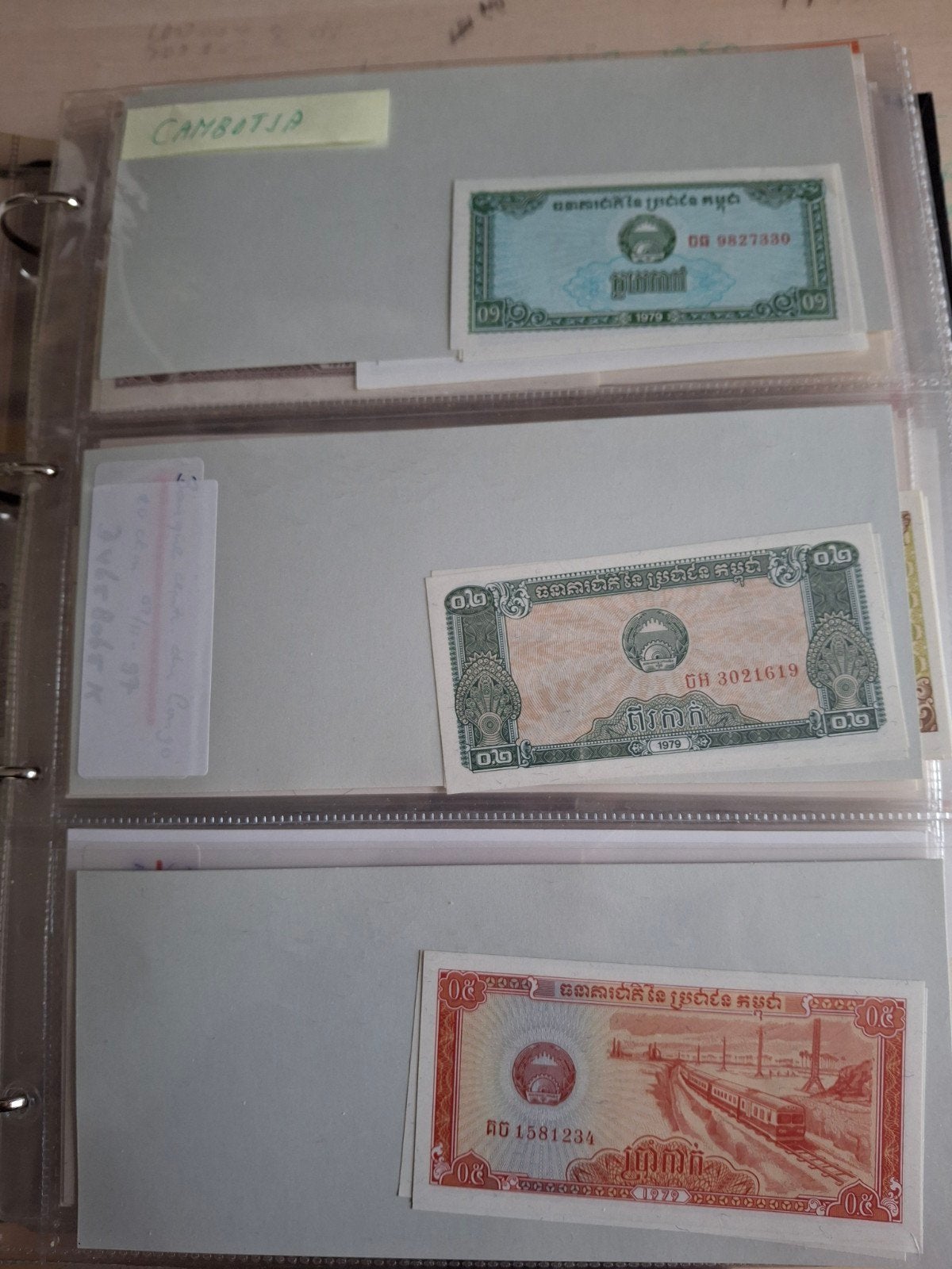 36 biljetten uit Cambodja - Diverse Riel bankbiljetten, Ophalen of Verzenden, Zuidoost-Azië, Setje