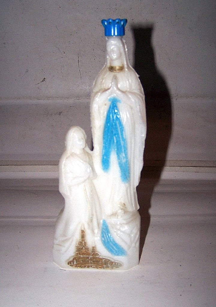 Origineel Lourdes wijwaterflesje. H. 22cm. Geen inhoud. Izgs, Ophalen of Verzenden