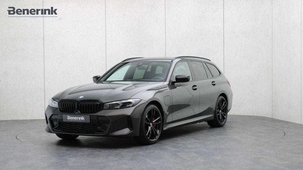 BMW 3 Serie Touring 330e M-Sport Pro | Harman/Kardon | Head-, Gebruikt, 4 cilinders, Hybride Elektrisch/Benzine, 3-Serie