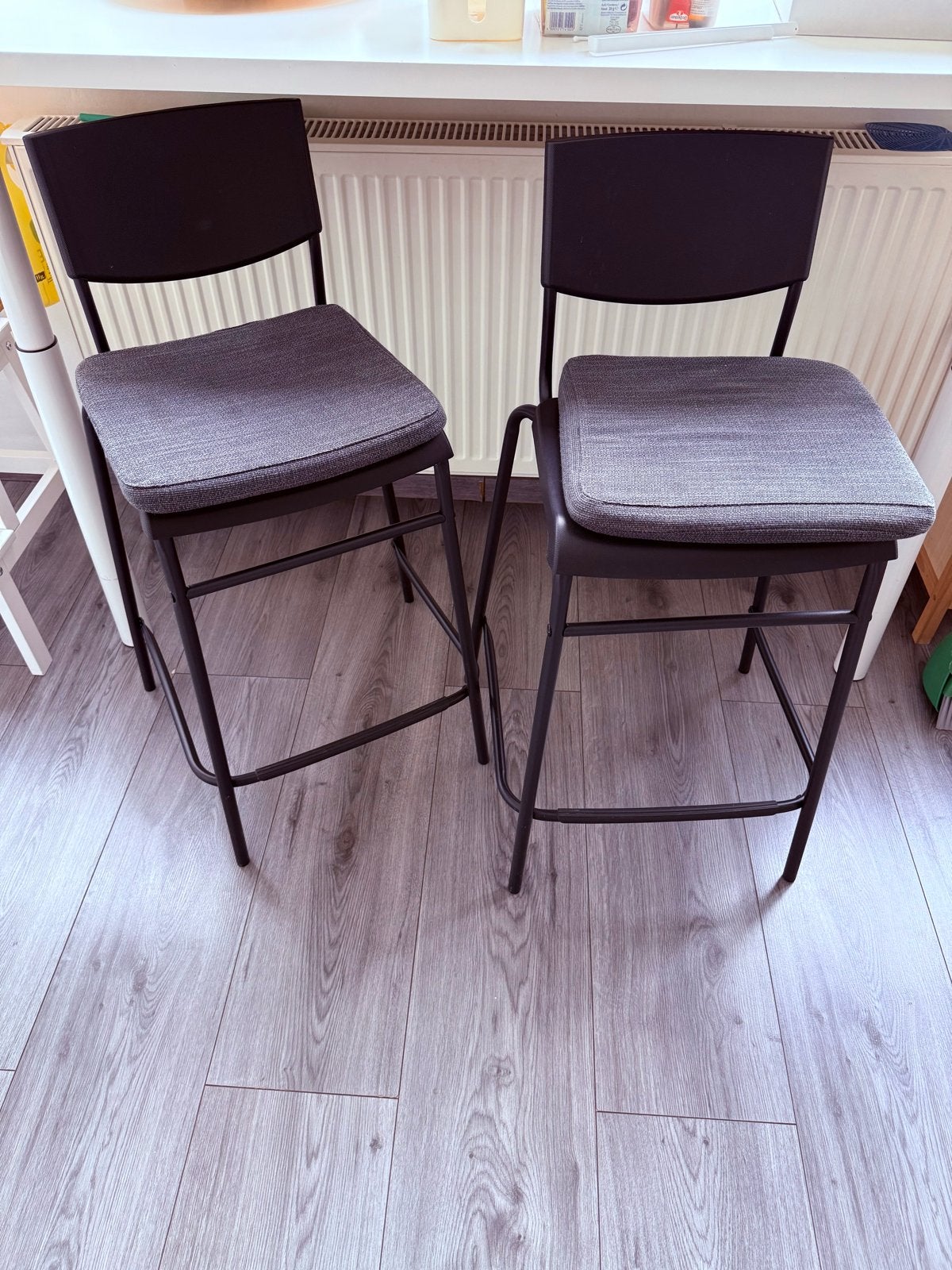 Set van 2 moderne barkrukken met rugleuning, Ophalen, Met voetsteun, 60 tot 90 cm, Zo goed als nieuw