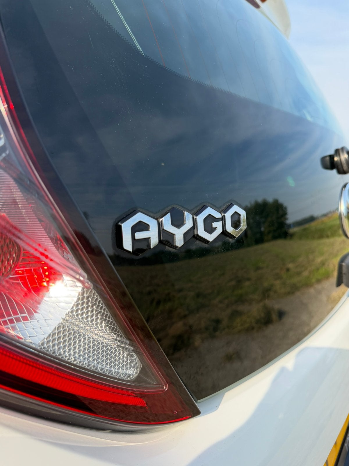 Foto 10 van Toyota Aygo 1.0 Vvt-i X-Play 5D 2018 Wit camera