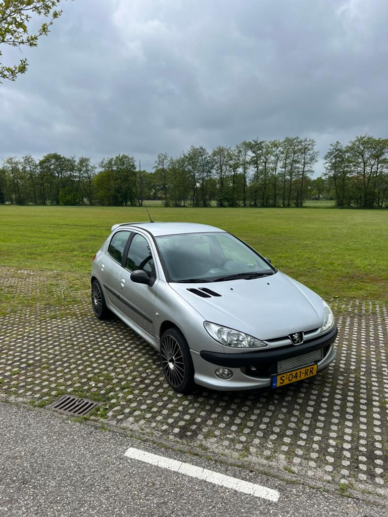 Peugeot 206 1.4 HDI Stage 2  | Zuinig & Sportief, Voorwielaandrijving, 4 cilinders, 96 €/maand, Leder en Stof