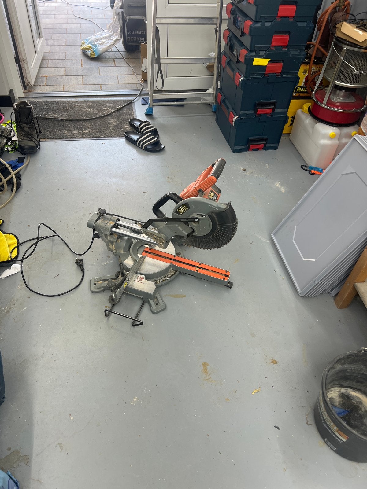 Black+Decker Afkortzaag, Ophalen, Gebruikt, 70 mm of meer, Afkortzaag
