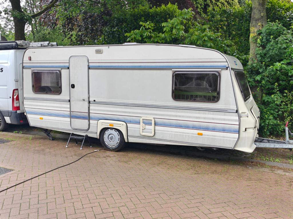 Wilk de Luxe caravan - Comfortabel en compleet, Caravans en Kamperen, Caravans, Vast bed, Rondzit, Ringverwarming, Particulier