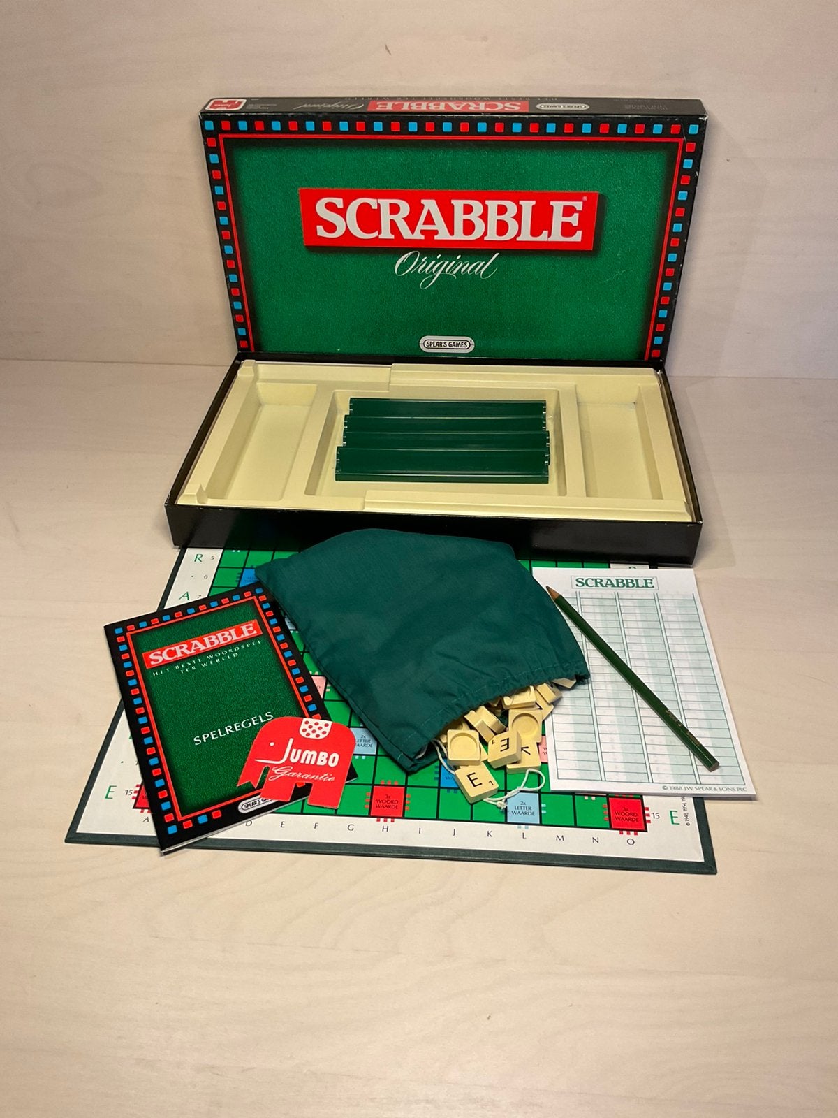 Scrabble original in zeer nette staat en natuurlijk compleet, Een of twee spelers, Ophalen of Verzenden, Gebruikt
