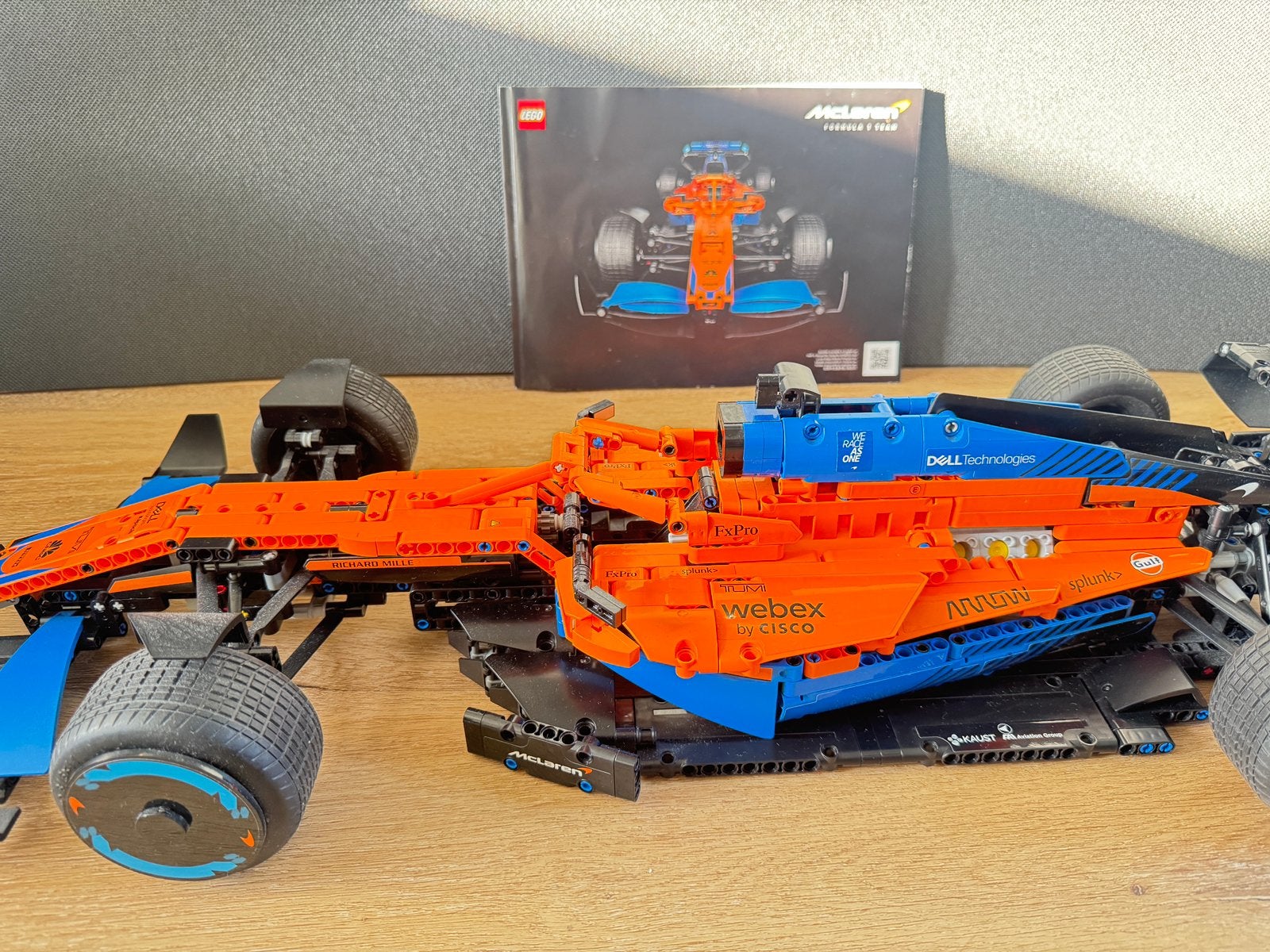 F1 lego mclaren compleet met boekje, Ophalen, Zo goed als nieuw