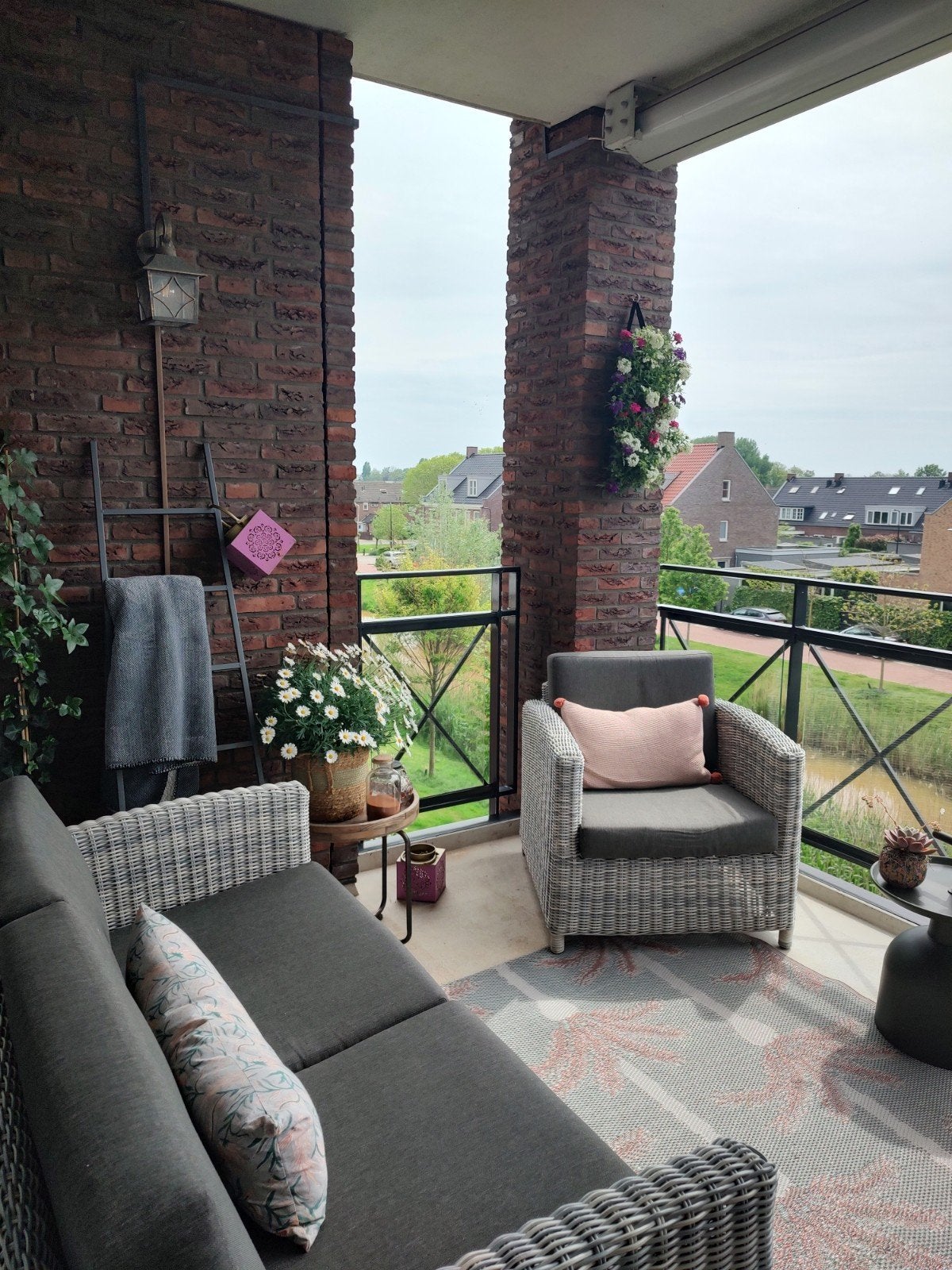 Wicker lounge bank met kussens - Zo goed als nieuw, 2 zitplaatsen, Ophalen of Verzenden, Zo goed als nieuw, Loungeset