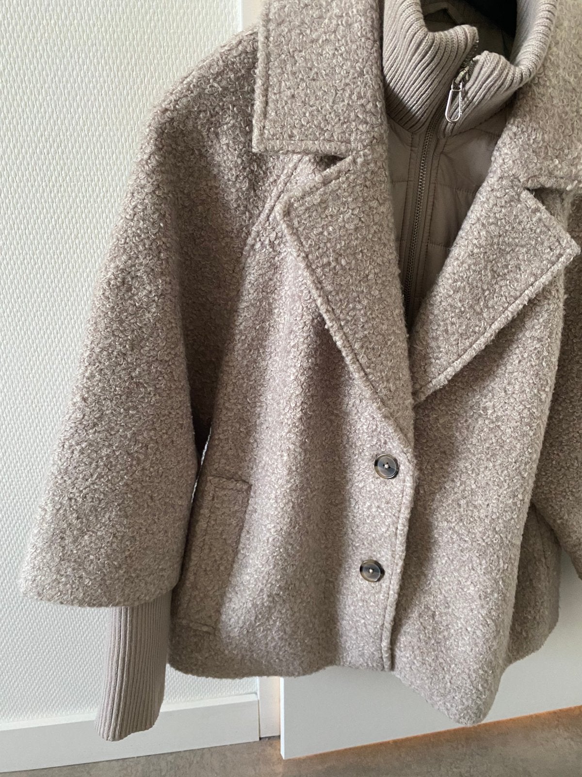 Mooie nette dames herfst / winter jas Maat M, Kleding | Dames, Ophalen of Verzenden, Zo goed als nieuw, Beige