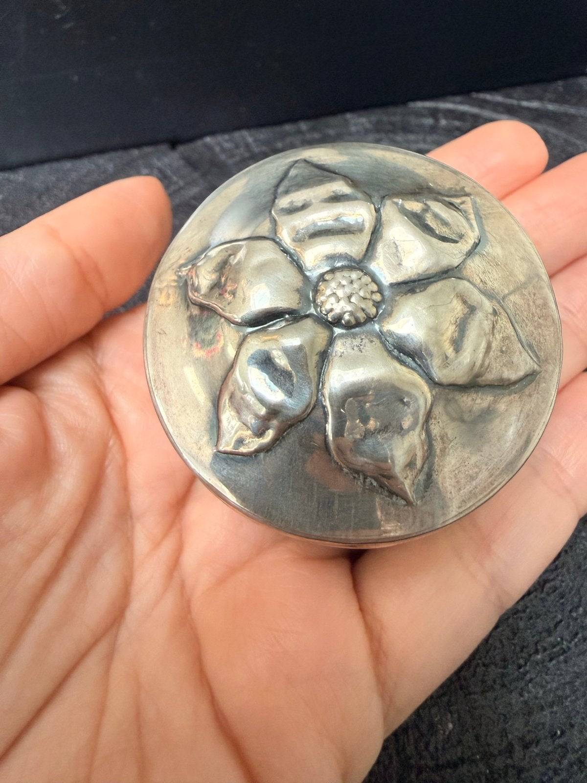 Zilveren doosje met bloemmotief (sieraden/haarlokjes), Verzenden, Zilver