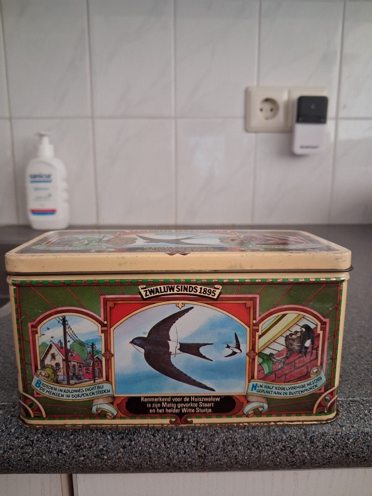 PRACHTIG VINTAGE ZWALUW LUCIFERS BEWAARBLIK, Verzamelen, Ophalen of Verzenden, Zo goed als nieuw, Overige, Overige merken