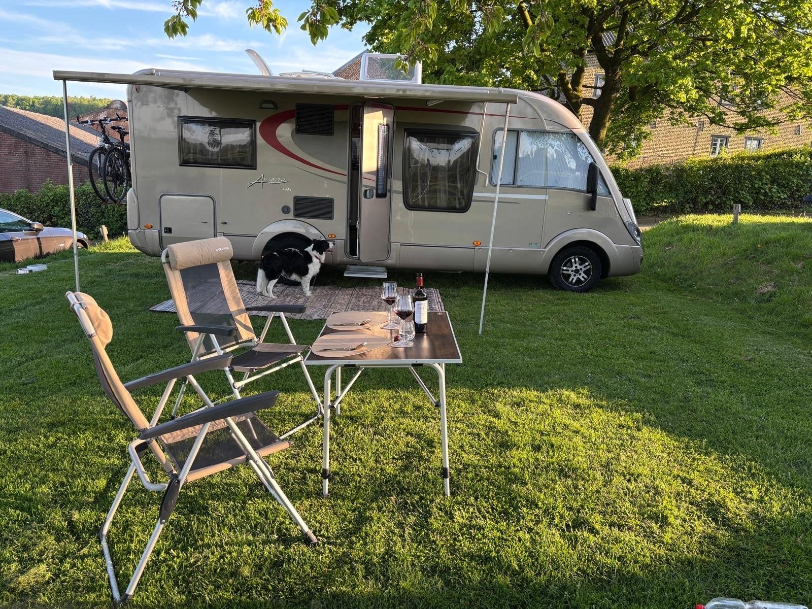 Burstner Aviano 684i - Luxe Camper met Fietsenrek & Luifel, Caravans en Kamperen, Integraal, Fietsendrager, Particulier, Koelkast