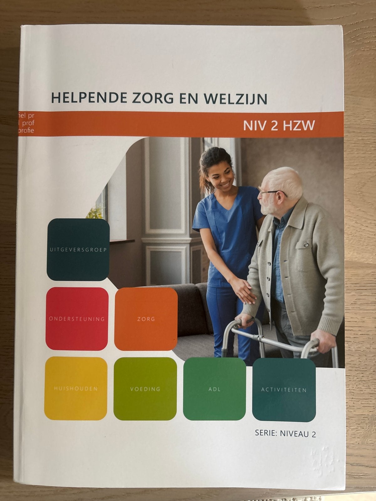 Helpende Zorg en Welzijn NIV 2 HZW - Studieboek, Ophalen of Verzenden, Gamma, Zo goed als nieuw, MBO