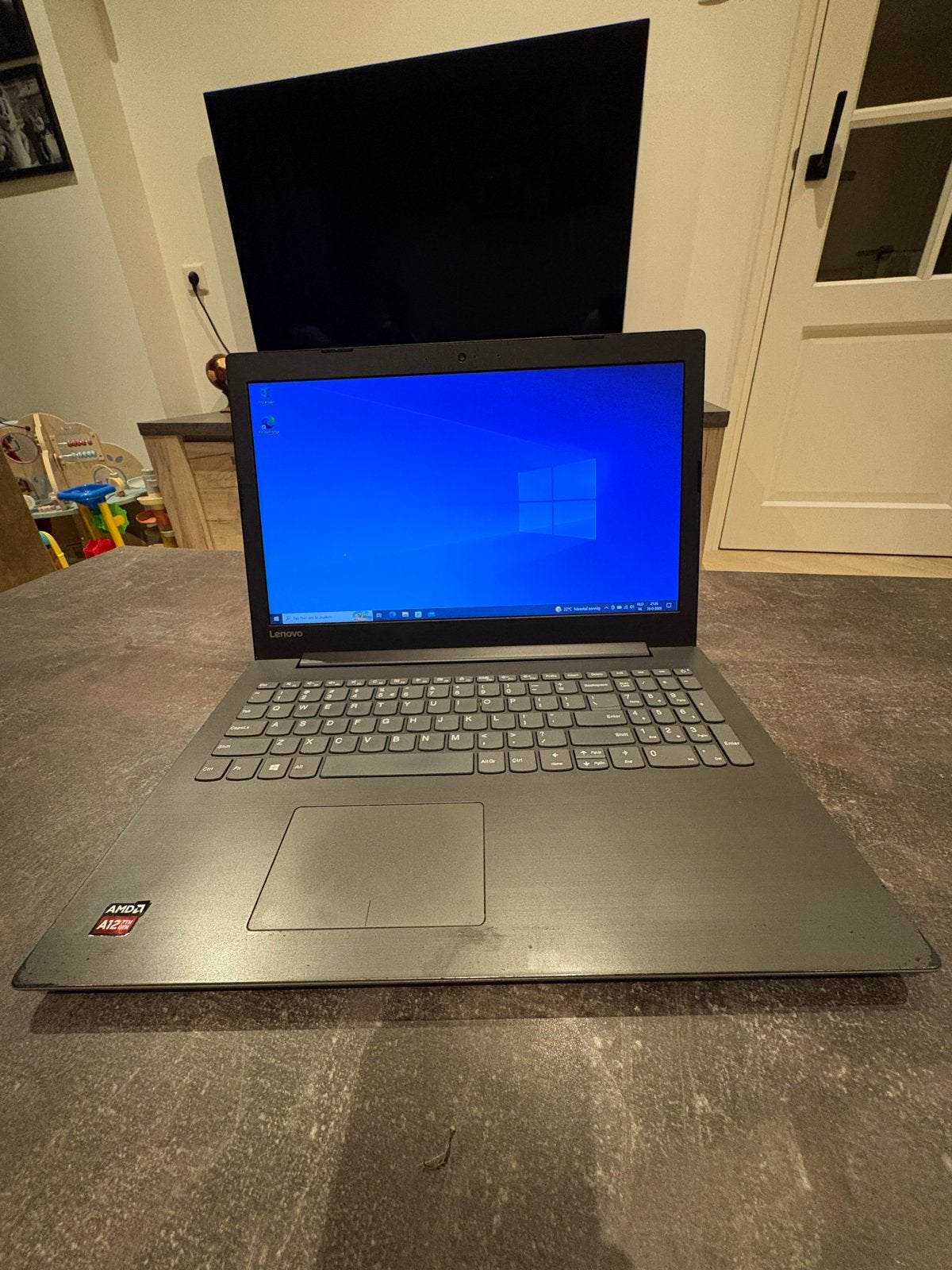 Lenovo laptop met AMD A12 processor en 16GB RAM
