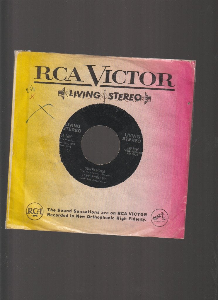 VINYL SINGLE // ELVIS PRESLEY -- SURRENDER // LIVING  STEREO, Gebruikt, Verzenden, Originele persing, 7 inch