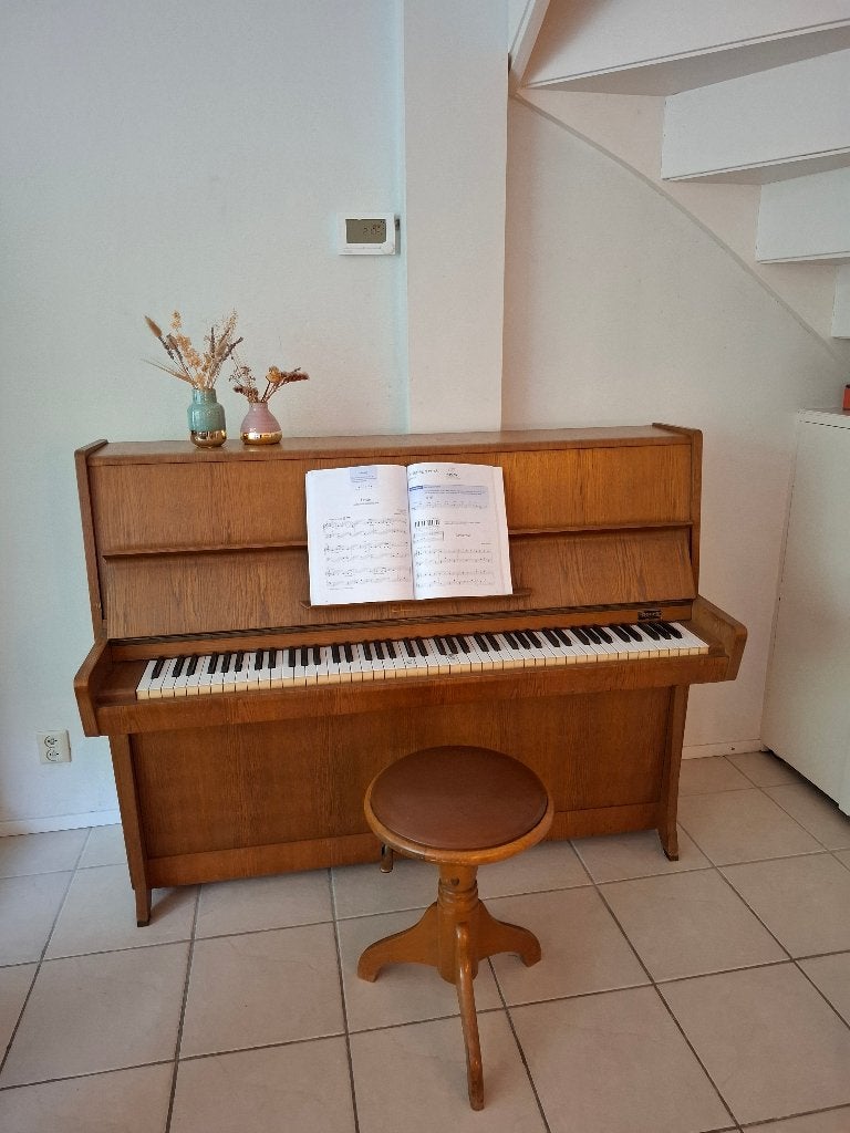 Petrof piano uit de jaren '70, Muziek en Instrumenten, Ophalen, Gebruikt, Bruin, Piano