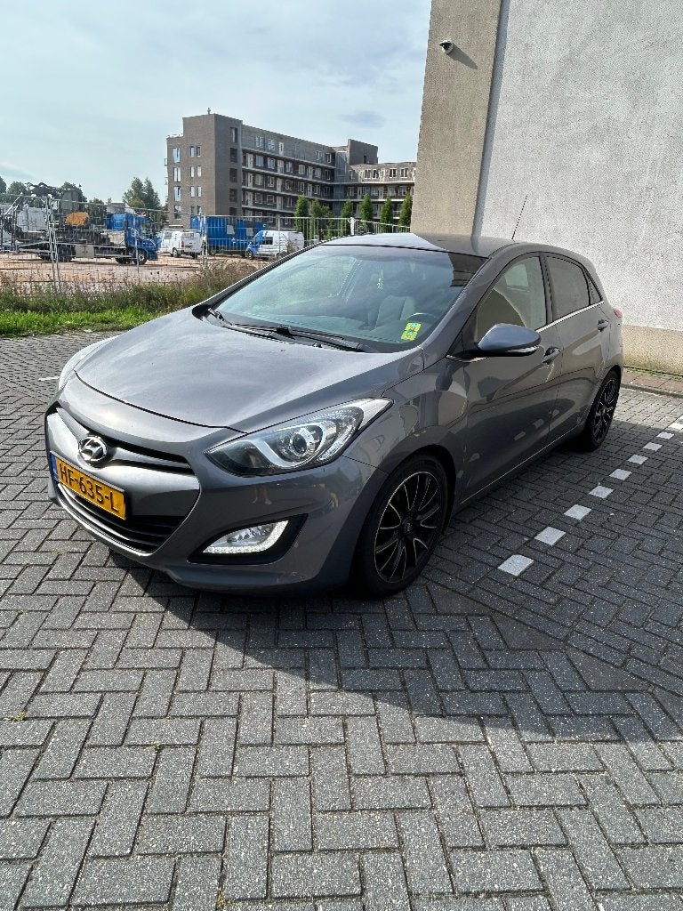 Hyundai i30 1.6 I Cvvt 5DR 2015 Grijs, Auto's, 1591 cc, 4 cilinders, Origineel Nederlands, Handgeschakeld