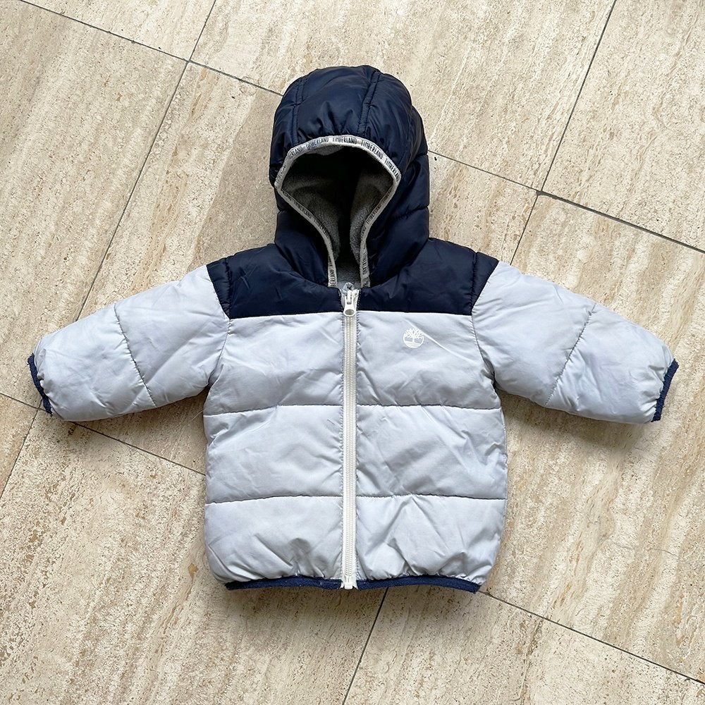 Mooie Gevoerde Timberland Jas - 00 (Maat 9M/cm. 74) € 25,-, Timberland, Jongetje of Meisje, Ophalen of Verzenden, Zo goed als nieuw