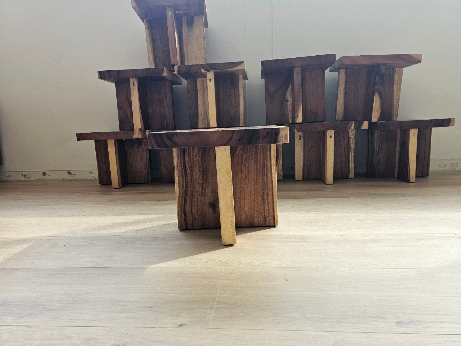 massief houten bijzettafeltjes, Zo goed als nieuw, Info@homefriesland.nl, Kelvinstraat 6 8912BA, Home Friesland
