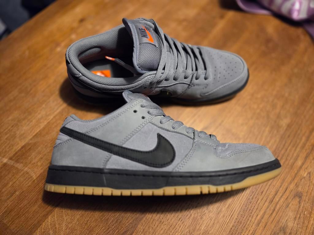 Nike SB Dunk Low Pro Cool Grey (Orange Label) - Maat 44, Kleding | Heren, Schoenen, Overige kleuren, Nike, Ophalen of Verzenden