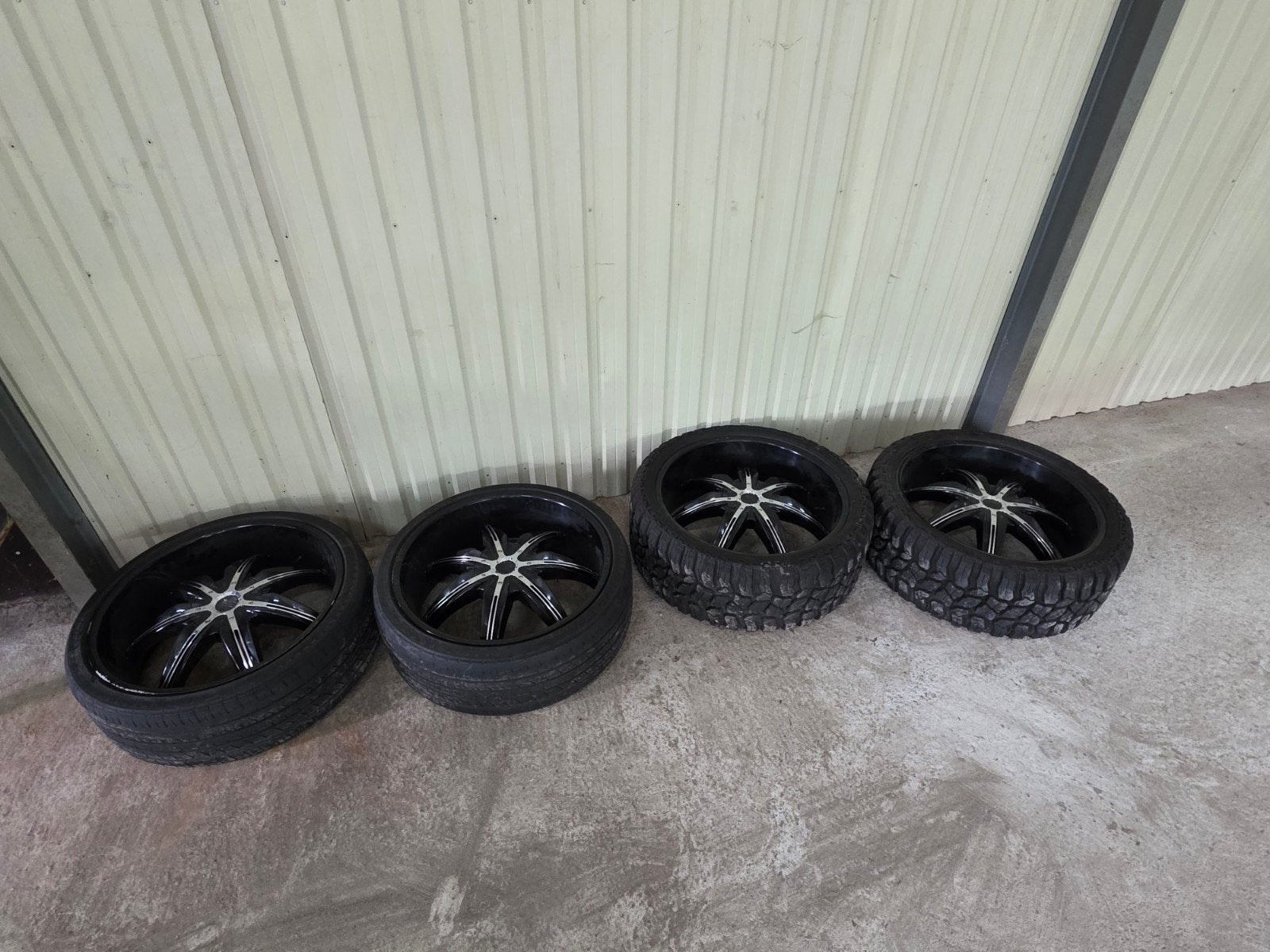 massiv 5x139.7 26 inch Dodge velgen met banden, Auto-onderdelen, Ophalen, Gebruikt, Overige maten, Band(en)