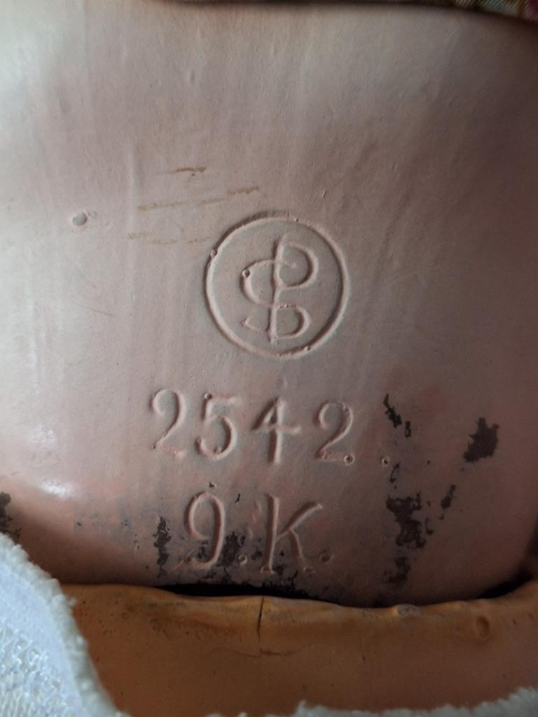 Antieke pop merkteken 2542 9K, Verzamelen, Poppen, Ophalen