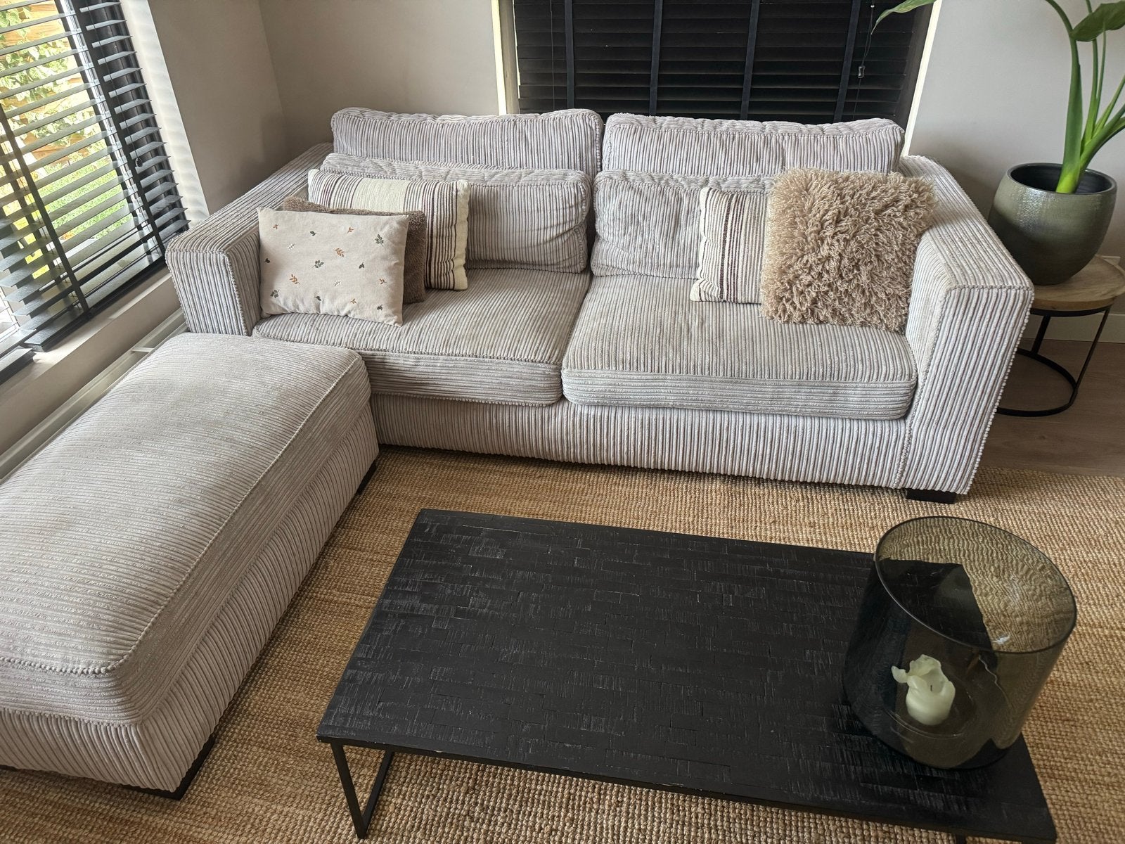 Comfortabele ribstof hoekbank met chaise longue