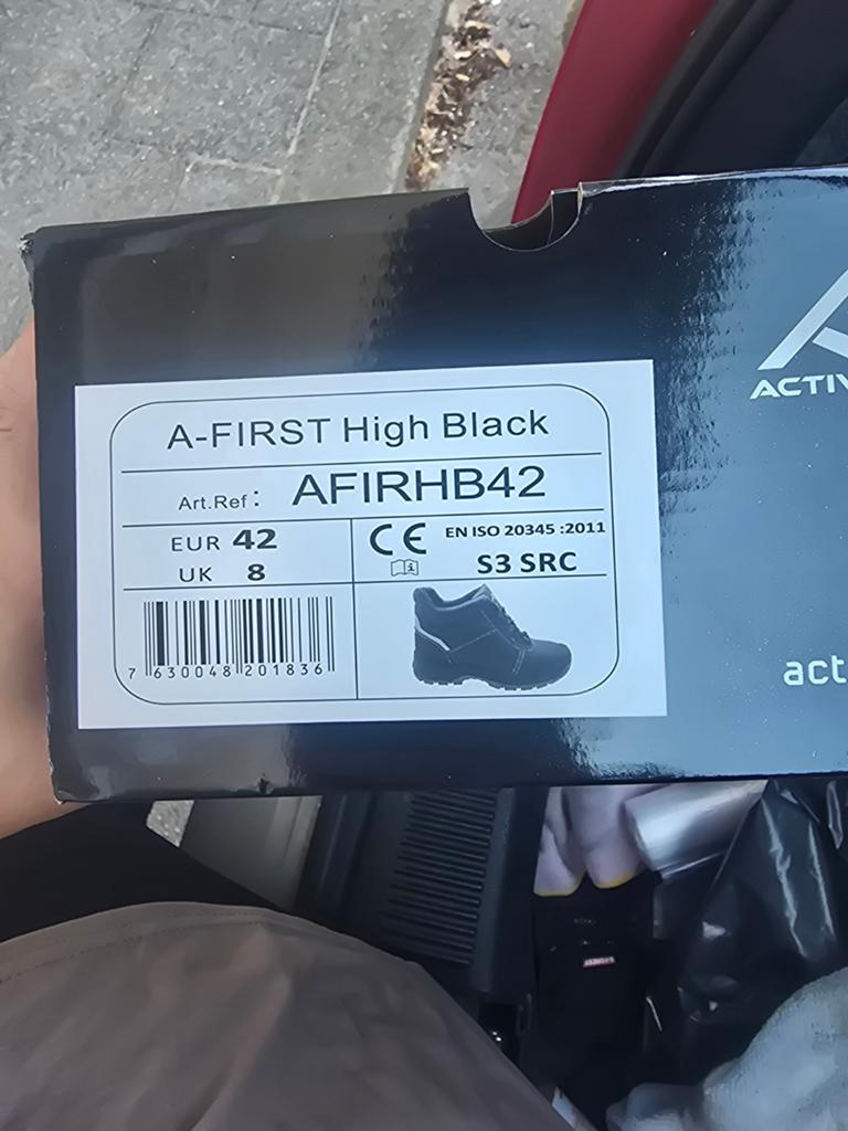 Werkschoenen maat 42, Ophalen