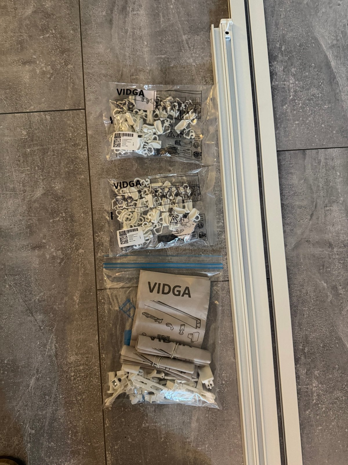 IKEA VIDGA Gordijnrails met accessoires, Ophalen, Inclusief montageonderdelen, Wit, Zo goed als nieuw
