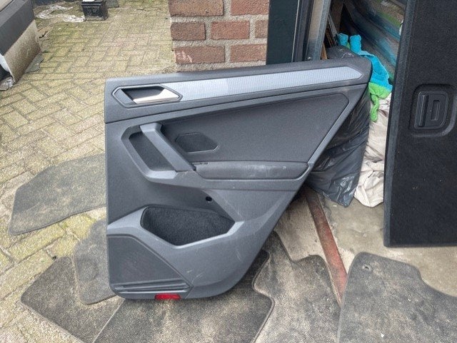 Portierbekleding Rechts Achter Volkswagen Tiguan (AD1) 2021, Gebruikt, Volkswagen, Volkswagen AG, Kundenbetreuung@volkswagen.de
