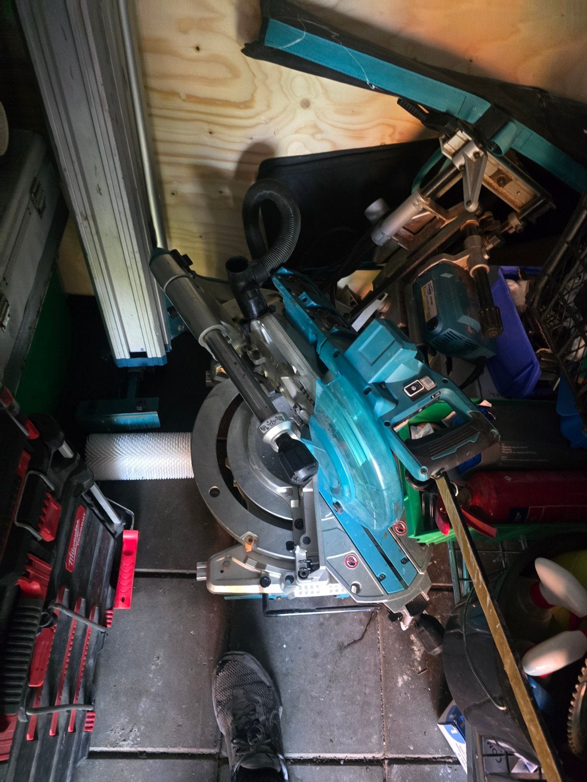 Makita Afkortzaag - Krachtige en Nauwkeurige Zaag, Doe-het-zelf en Verbouw, Gereedschap | Zaagmachines, Gebruikt, Afkortzaag, 1200 watt of meer