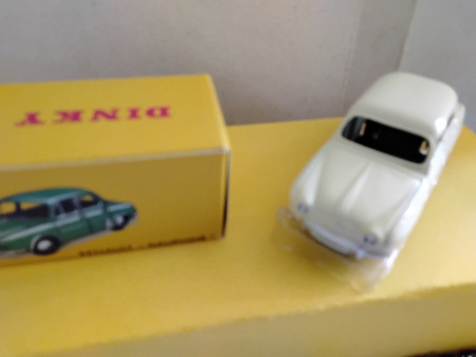 DINKY TOYS ATLAS    RENAULT  DAUPHINE  24 E, Hobby en Vrije tijd, Ophalen of Verzenden, Zo goed als nieuw, Auto, Dinky Toys
