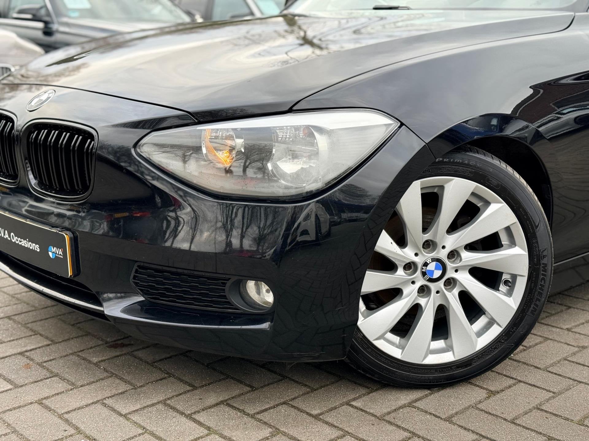 BMW 1-serie 114i Business+|Nieuwe Ketting + Klepseals|Climat, 1-Serie, Euro 5, Gebruikt, Zwart