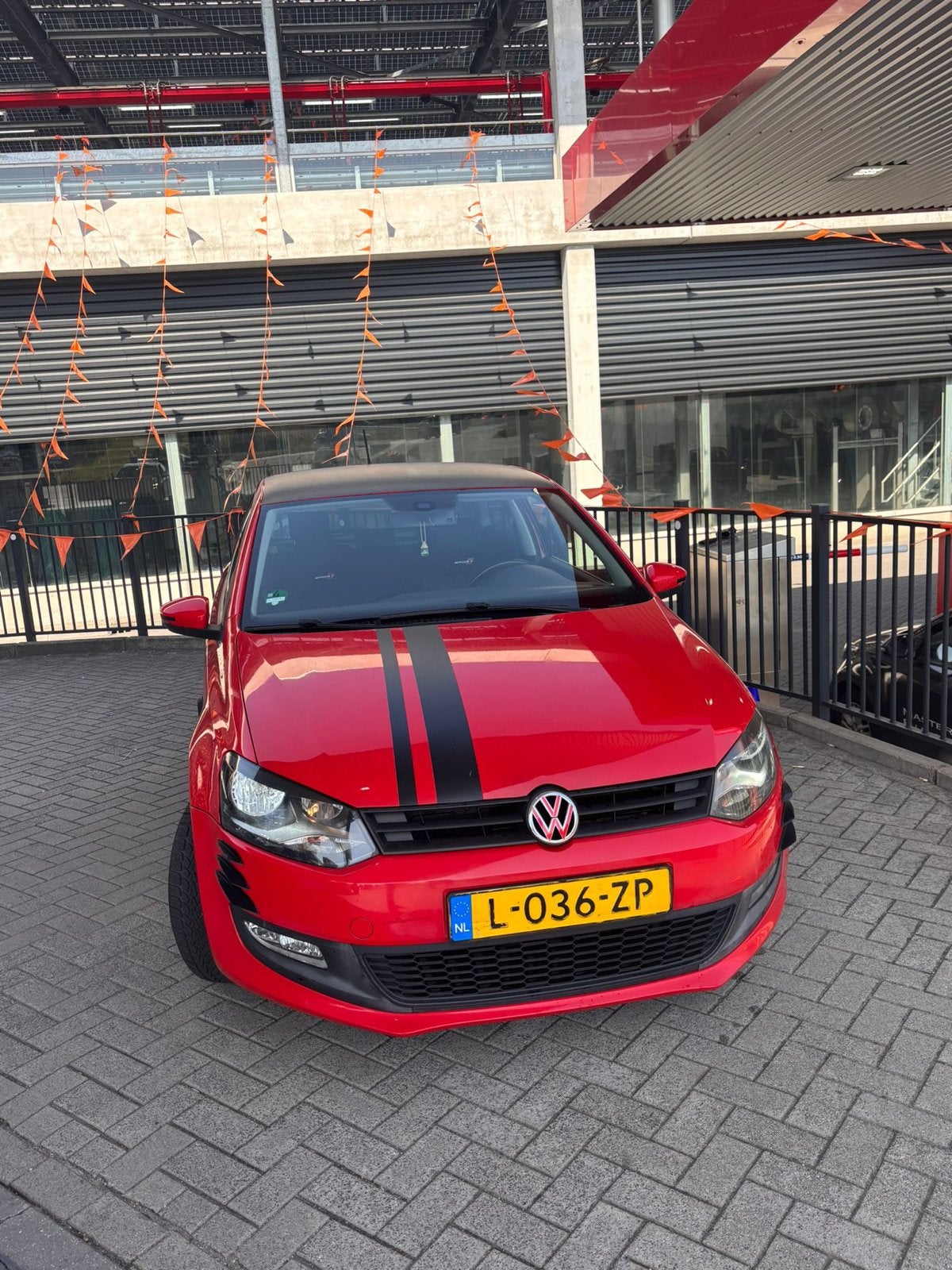 Volkswagen Polo 1.2 51KW 2010 Rood, Auto's, Voorwielaandrijving, Euro 5, Navigatiesysteem, 1198 cc