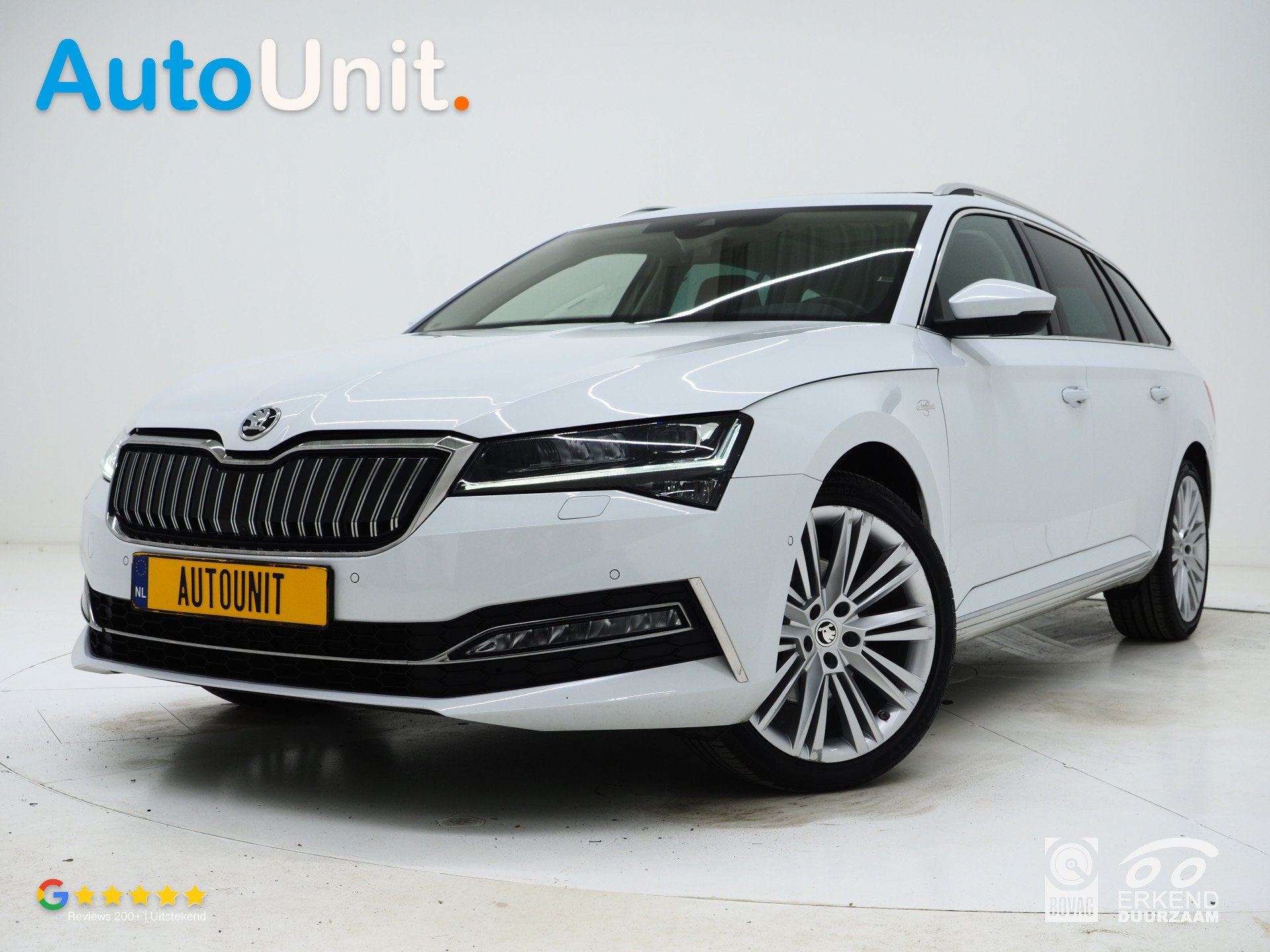 Skoda Superb Combi 1.4 TSI iV Laurin & Klement | Panoramadak, Auto's, Skoda, Gebruikt, Zwart, 4 cilinders, Wit
